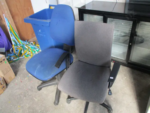 2 Office Chairs Image 1++